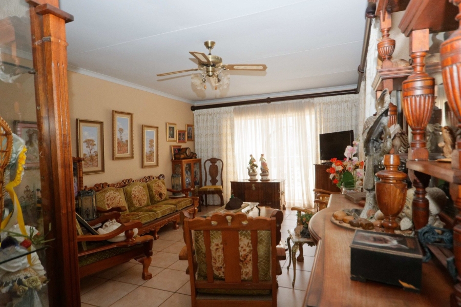 5 Bedroom Property for Sale in Wilkoppies North West